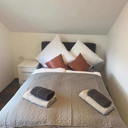 Kostic アパート ズラティボール