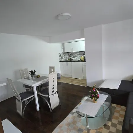 Kostic アパート ズラティボール